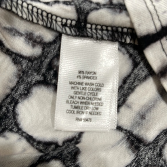 Mercer & Madison Shibori Print V Neck 3/4 Sleeve Stretch top SZ 2X Black White - Picture 5 of 5